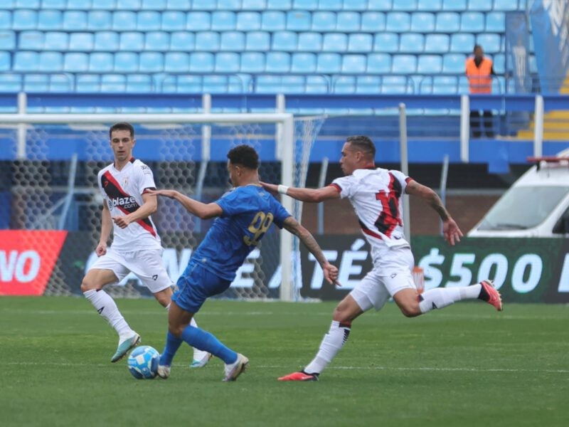 Atlético-GO Joga Mal Mas Vence o Avaí em Florianópolis
