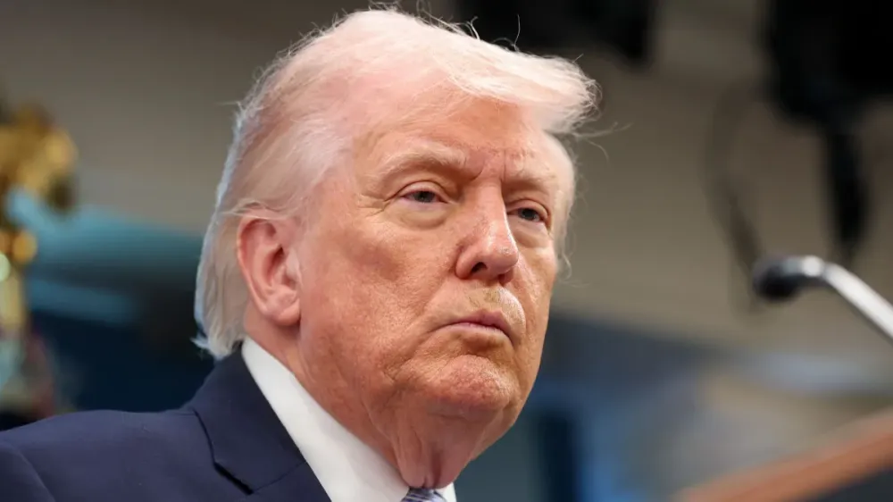 Trump envia representantes para negociações com o Irã no Paquistão