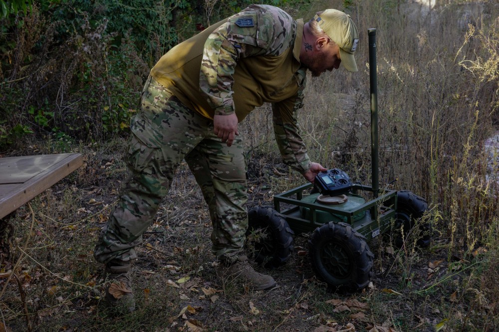 Forças ucranianas utilizam drones e robôs terrestres para capturar soldados russos sem combate direto