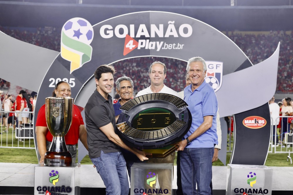 “O Vila se superou”, diz Caiado ao prestigiar a final do Goianão 2025.