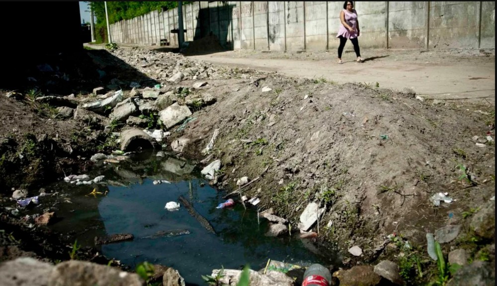 O número de residências sem banheiro é maior que o indicado pelos números oficiais, afirma ONG Biosaneamento