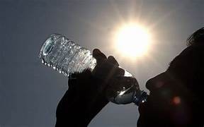 Em dias de calor extremo confira dicas práticas para evitar a desidratação e a insolação