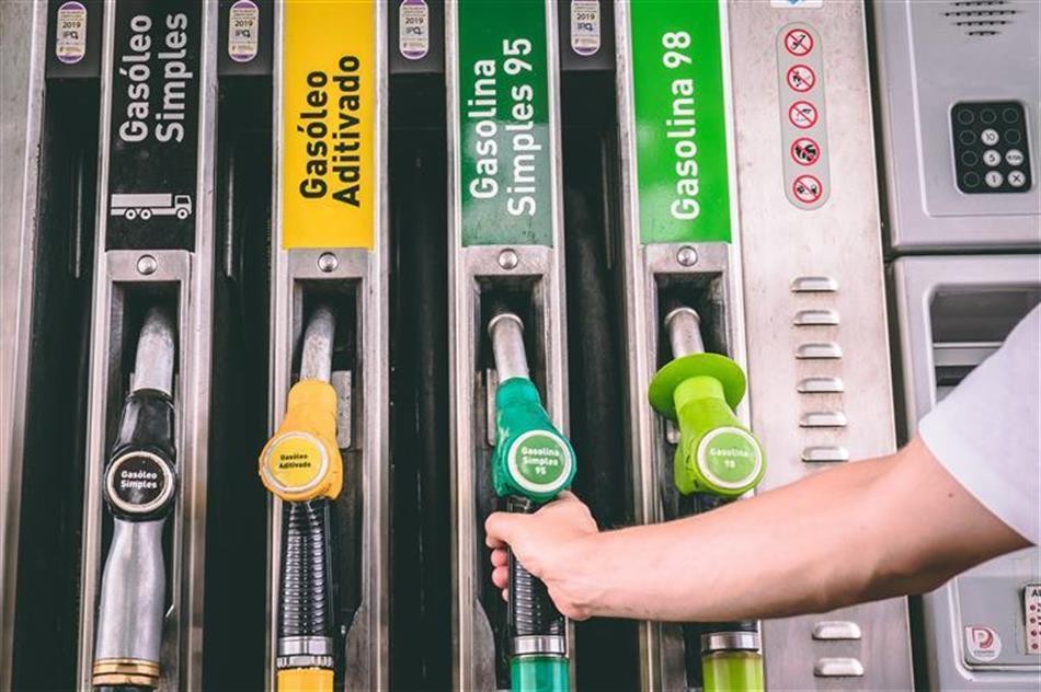 No fechamento do ano, o preço do litro do diesel comum e o do S-10 registram baixa em todo o país, aponta Edenred Ticket Log