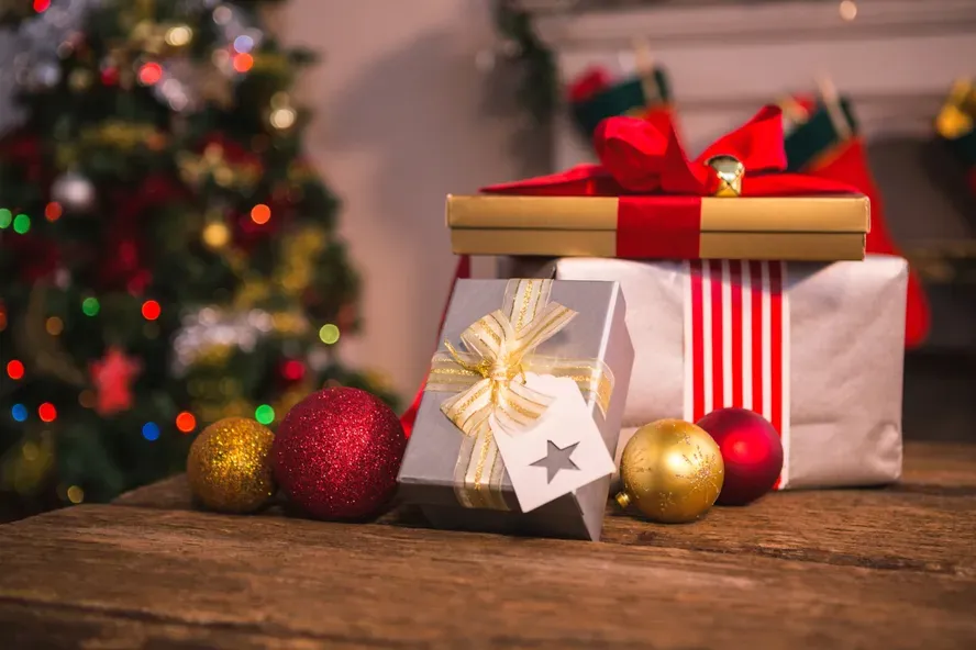 Pesquisa aponta que 86% dos brasileiros pretendem gastar até R$100,00 por presentes no Natal